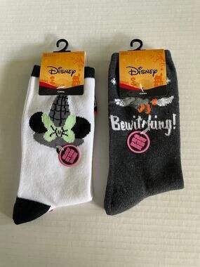2 PAIR DISNEY GLOWIN DARK HALLOWEEN SOCKS NEW